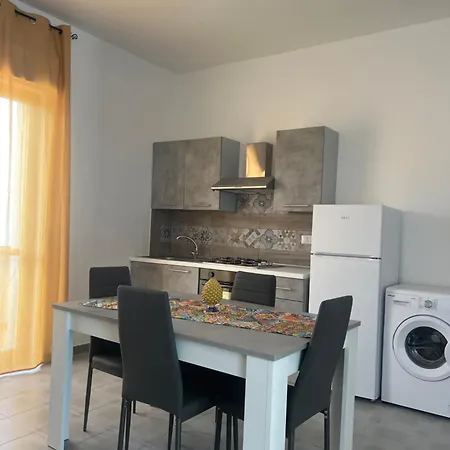 アパート Miramare バレストラーテ